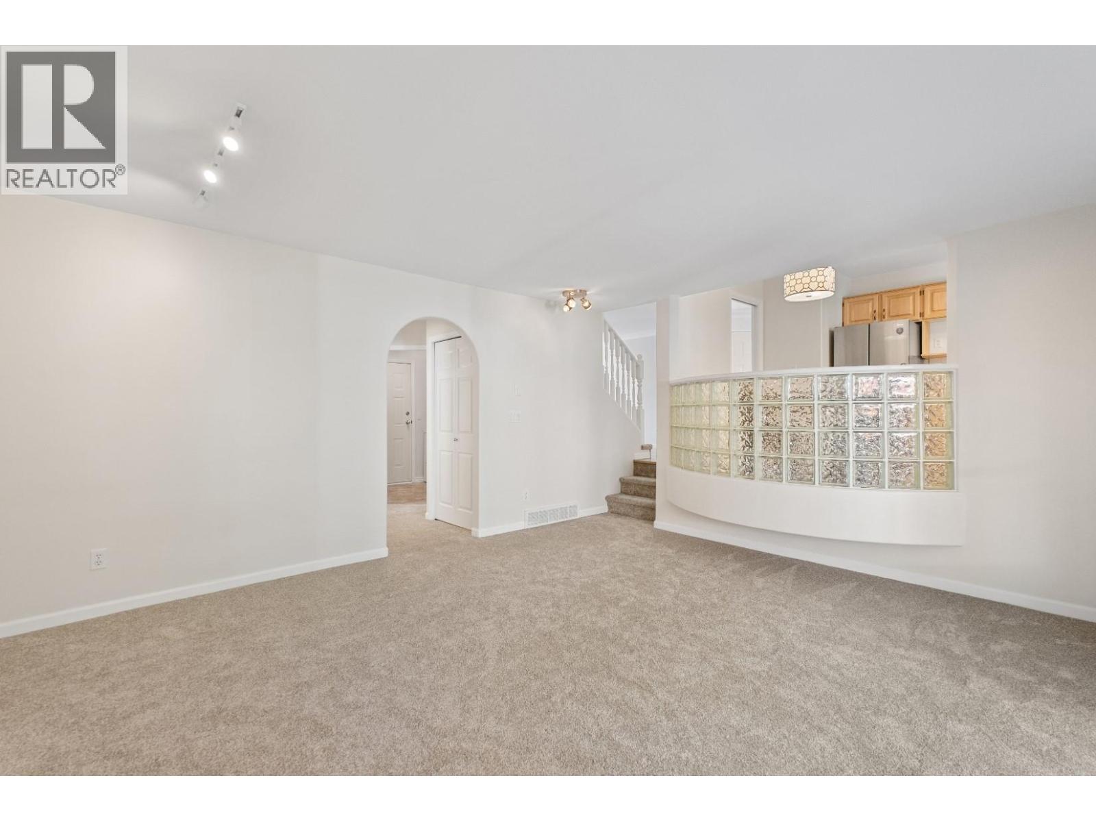 Picture for 398 McTavish  Road https://www.cirrealty.ca/reb/bc/2/10363952_11.jpg