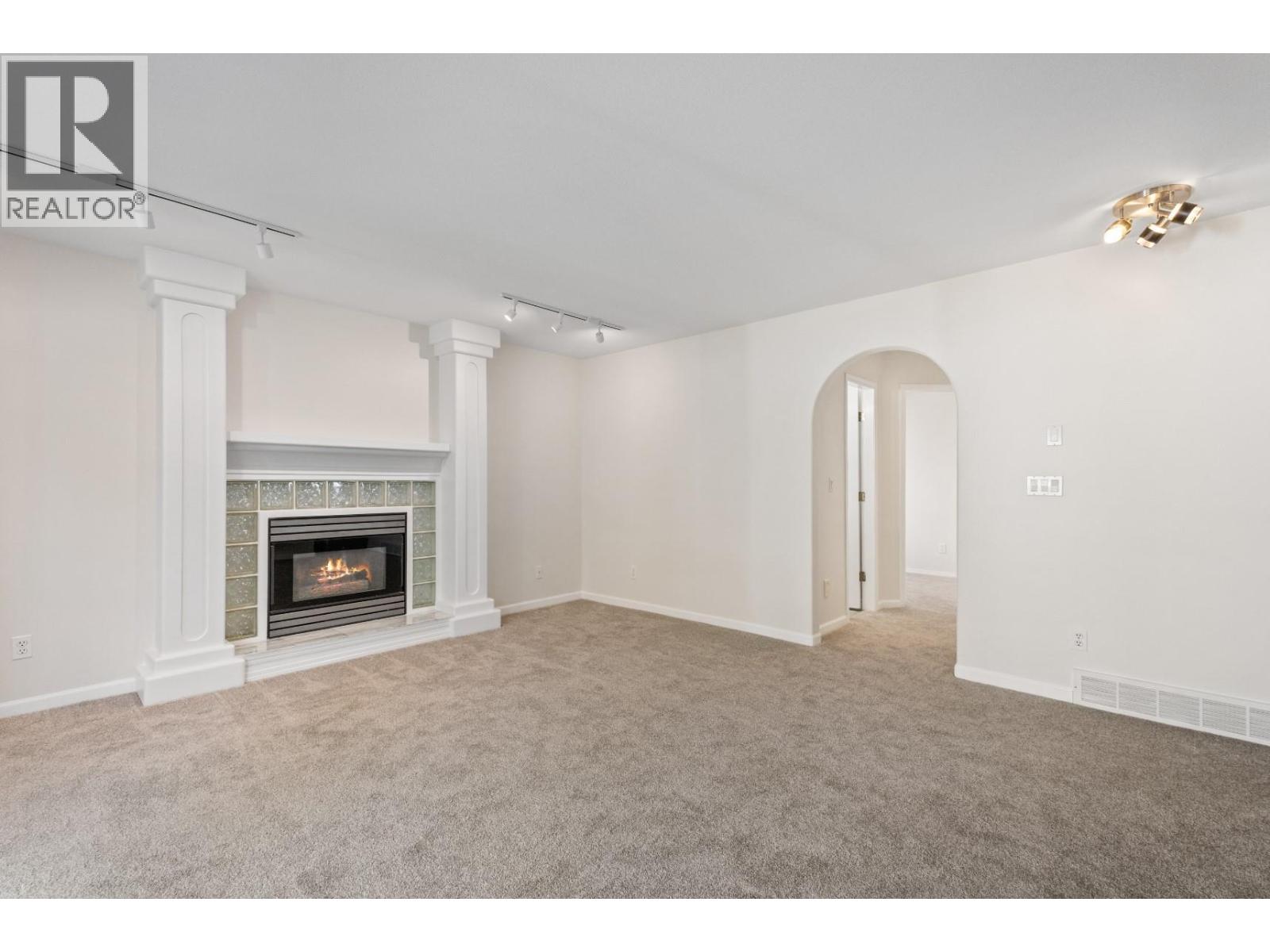 Picture for 398 McTavish  Road https://www.cirrealty.ca/reb/bc/2/10363952_12.jpg