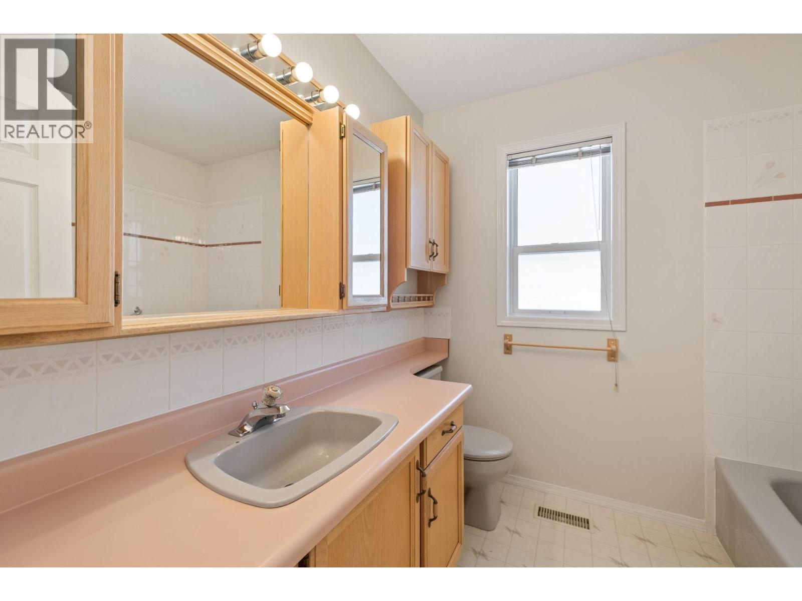 Picture for 398 McTavish  Road https://www.cirrealty.ca/reb/bc/2/10363952_17.jpg