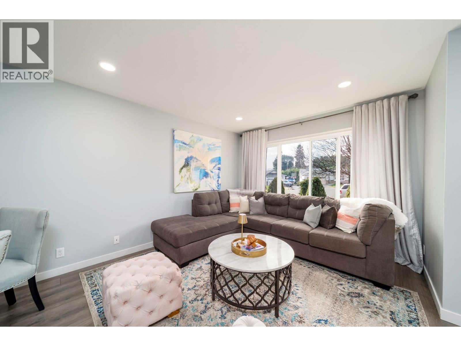Picture for 2614 Applegreen  Court https://www.cirrealty.ca/reb/bc/2/10364212_6.jpg