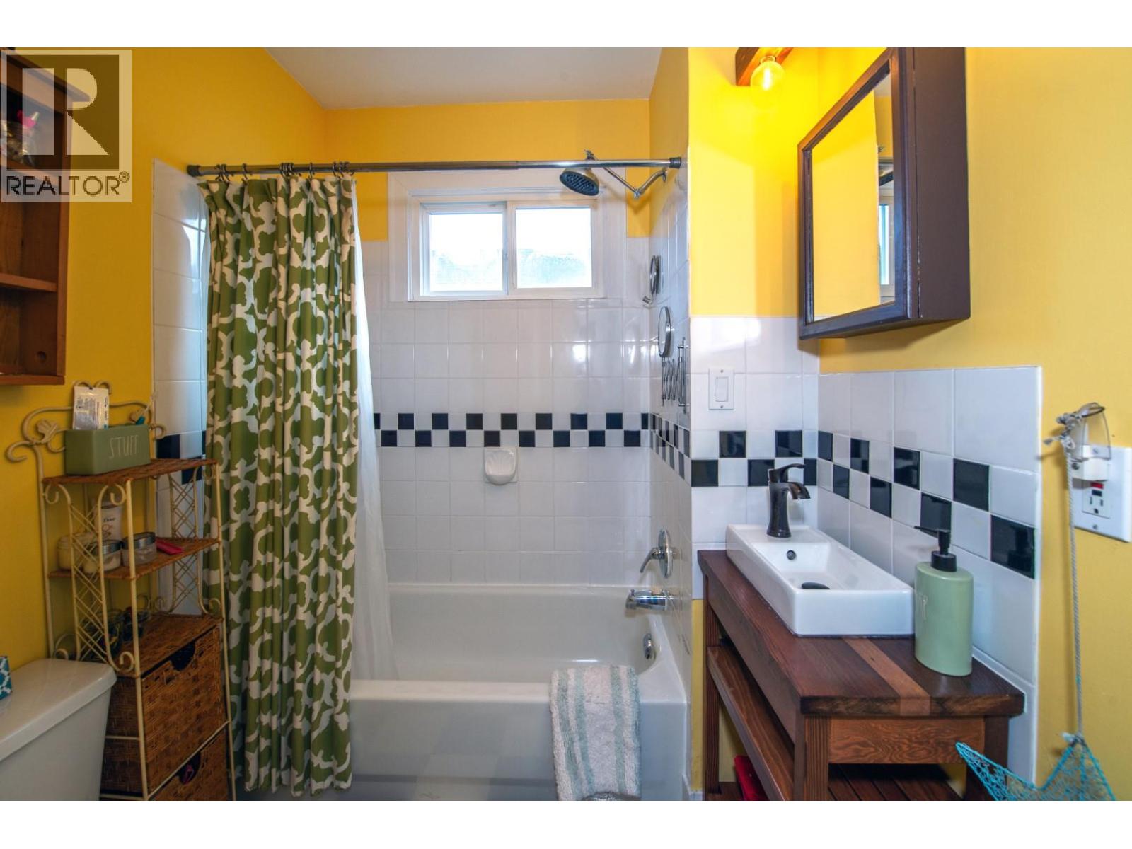 Picture for 1233 Ethel  Street https://www.cirrealty.ca/reb/bc/2/10364402_24.jpg