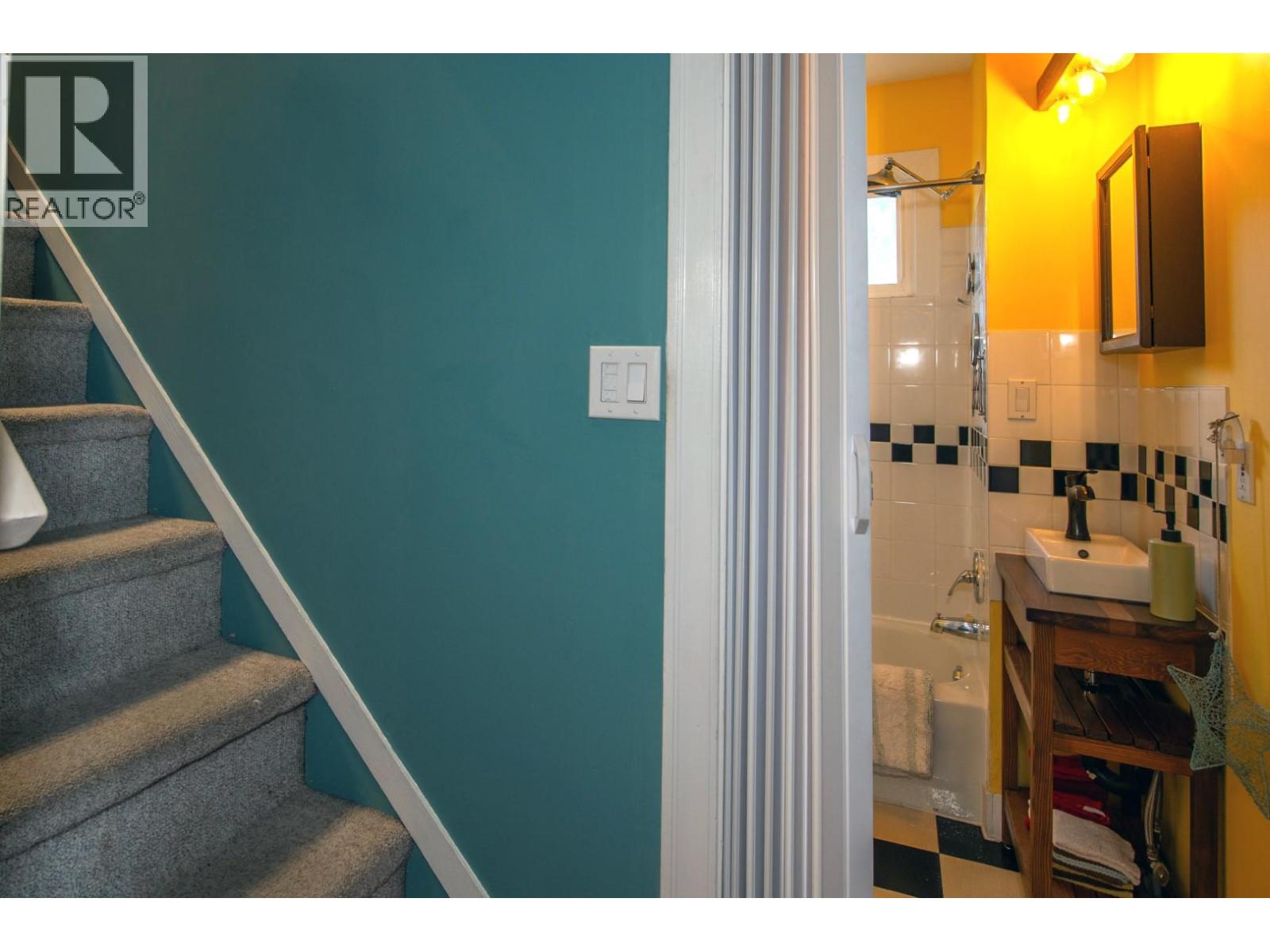 Picture for 1233 Ethel  Street https://www.cirrealty.ca/reb/bc/2/10364402_26.jpg