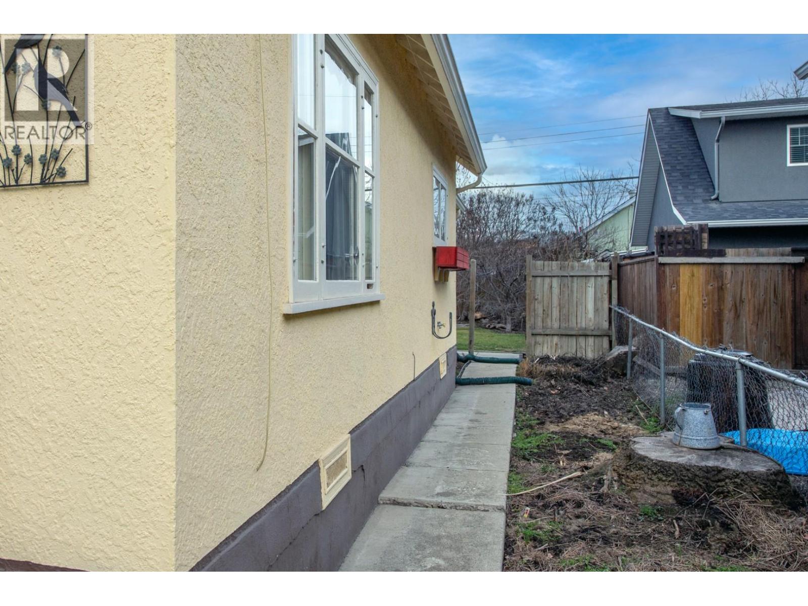 Picture for 1233 Ethel  Street https://www.cirrealty.ca/reb/bc/2/10364402_45.jpg