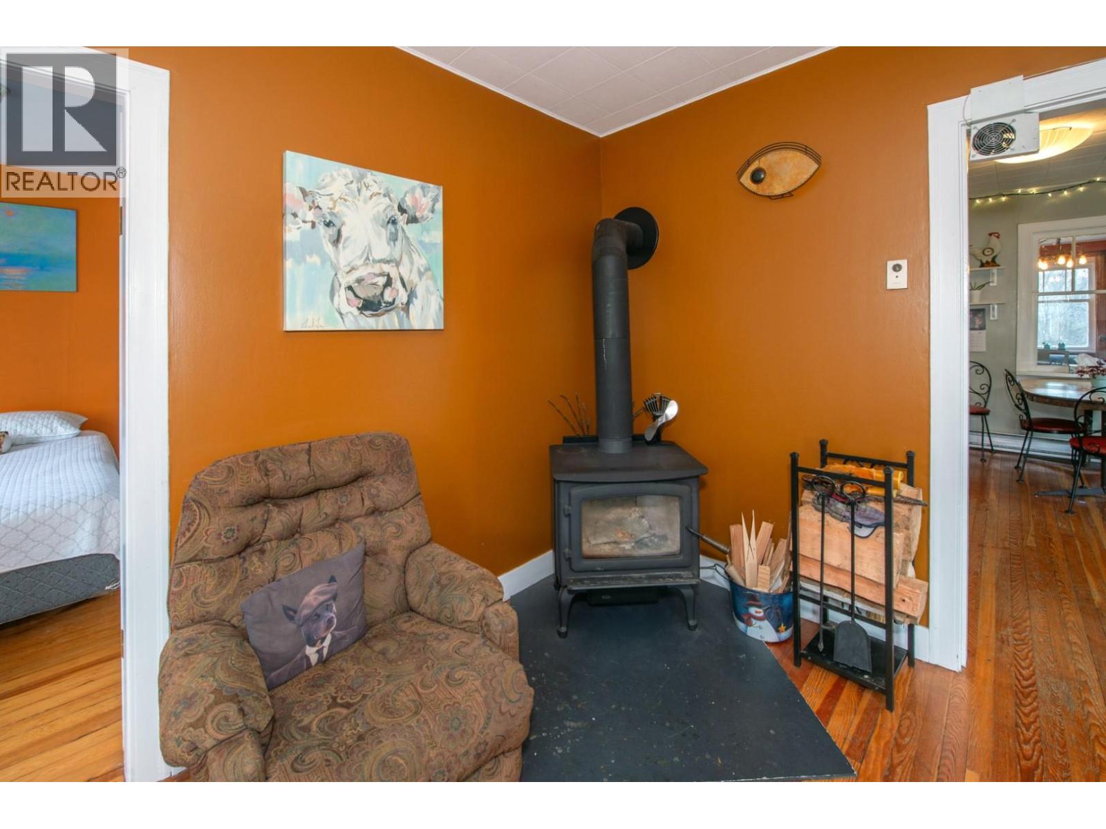 Picture for 1233 Ethel  Street https://www.cirrealty.ca/reb/bc/2/10364402_7.jpg