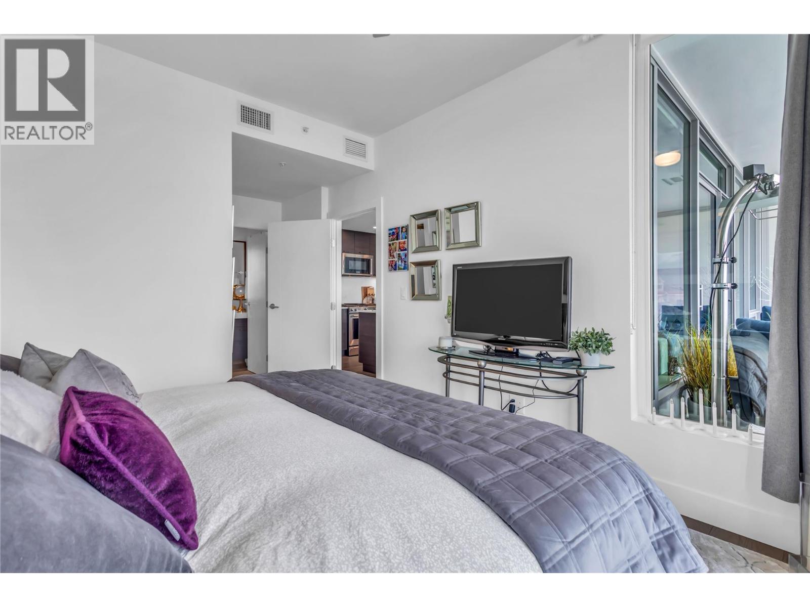 Picture for Unit #2004, 1181 Sunset  Drive https://www.cirrealty.ca/reb/bc/2/10364502_14.jpg