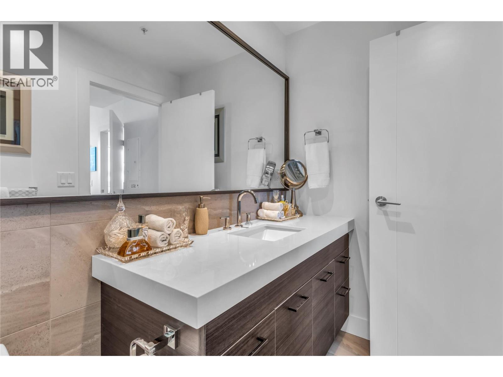 Picture for Unit #2004, 1181 Sunset  Drive https://www.cirrealty.ca/reb/bc/2/10364502_16.jpg