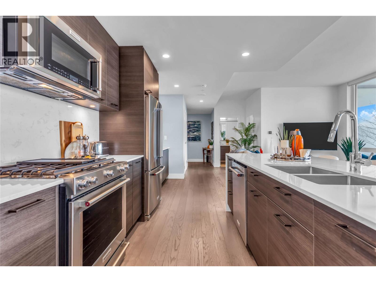 Picture for Unit #2004, 1181 Sunset  Drive https://www.cirrealty.ca/reb/bc/2/10364502_8.jpg