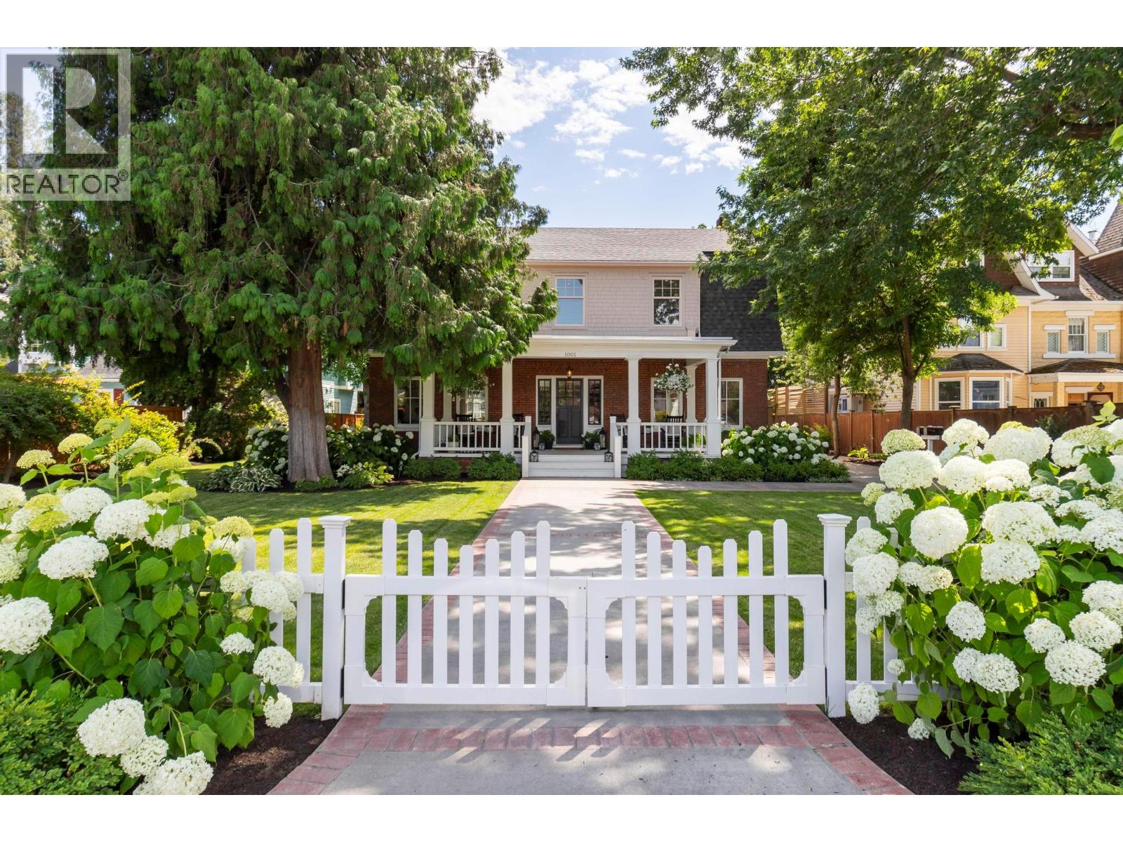 Picture for 1001 Lawrence  Avenue