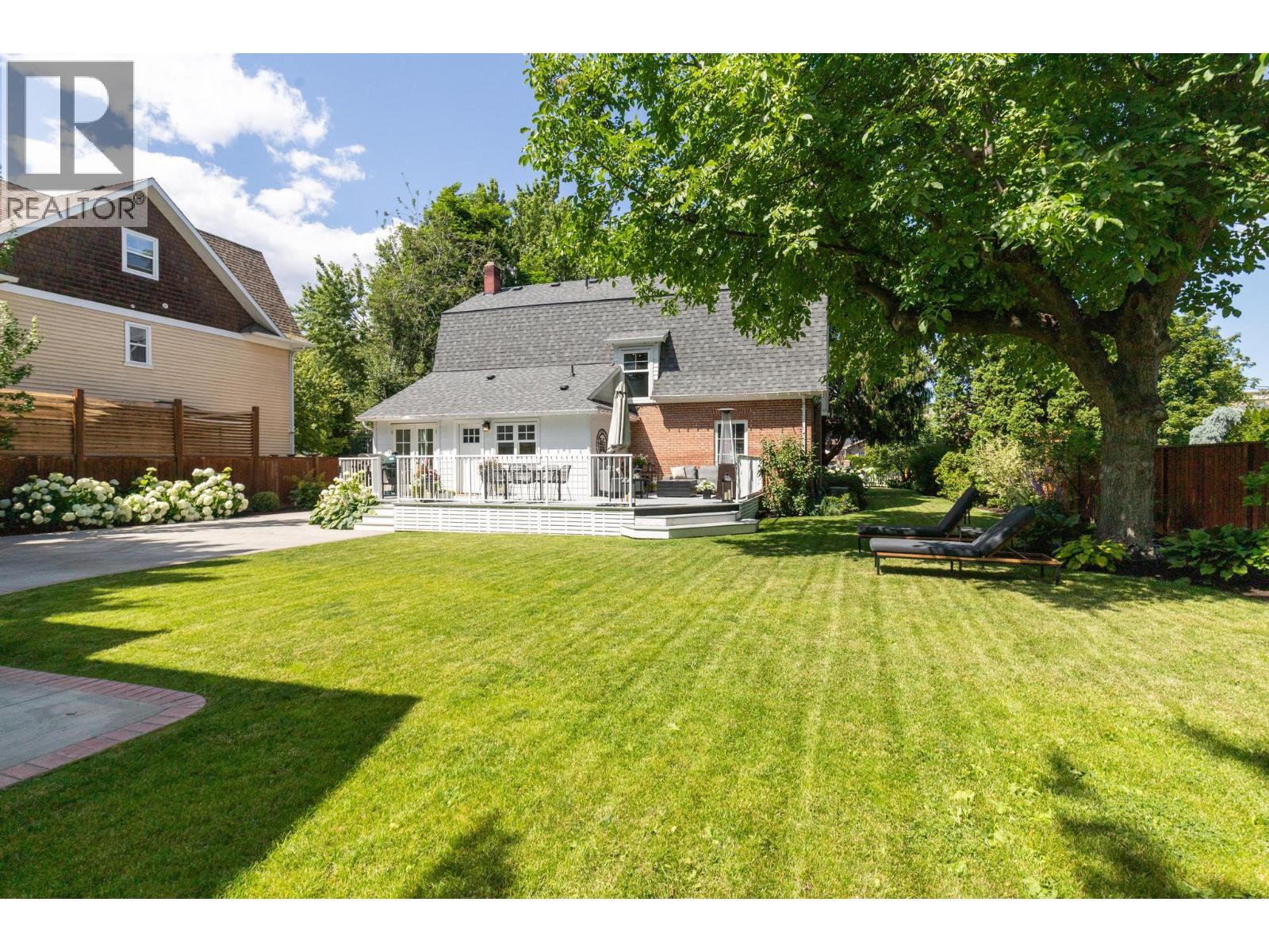 Picture for 1001 Lawrence  Avenue