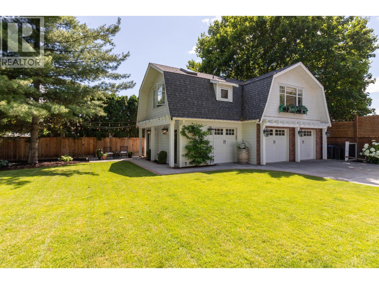 Picture for 1001 Lawrence  Avenue