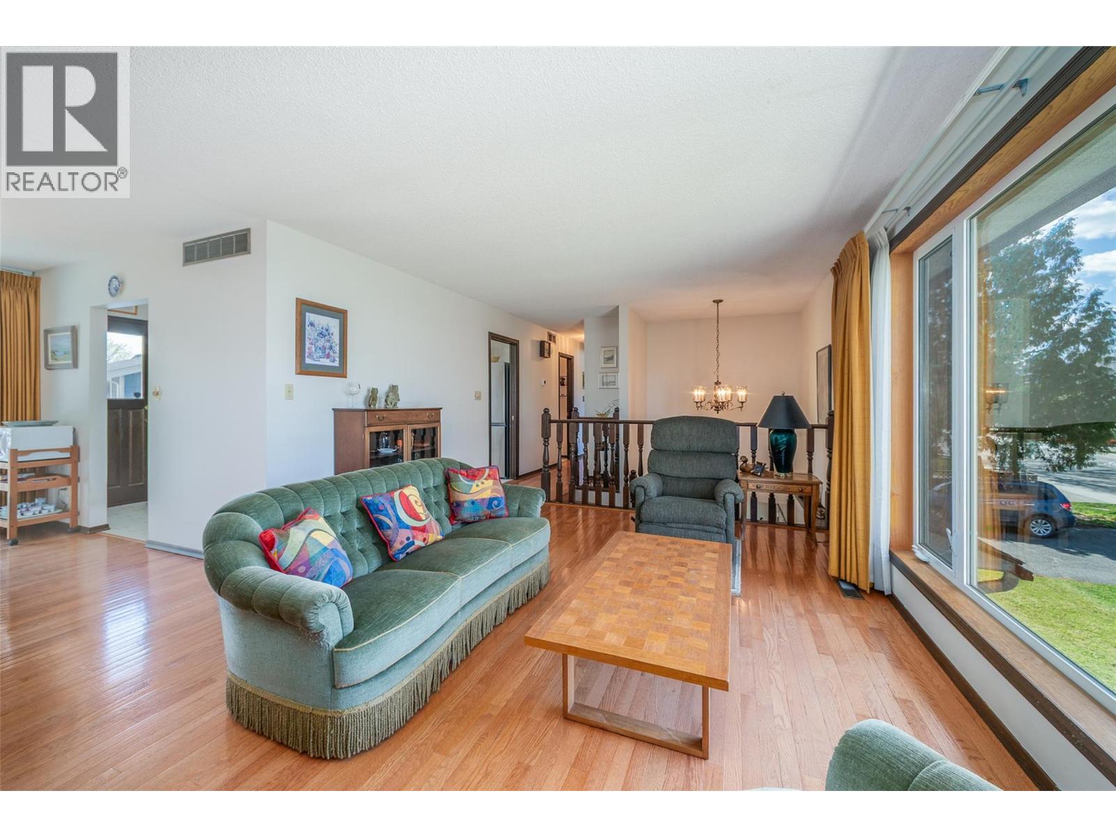 Picture for 2681 Abbott  Street https://www.cirrealty.ca/reb/bc/2/10364612_10.jpg