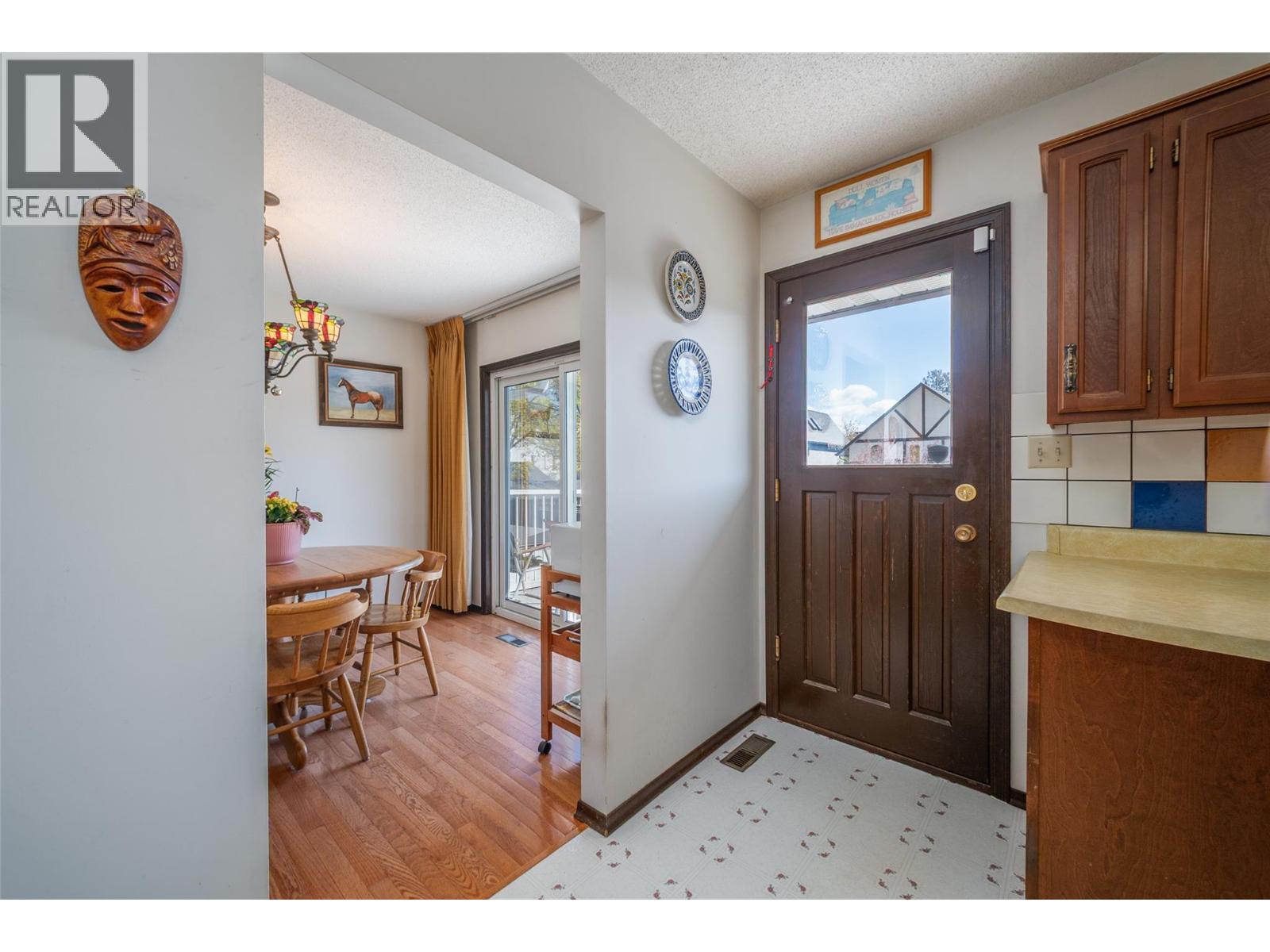 Picture for 2681 Abbott  Street https://www.cirrealty.ca/reb/bc/2/10364612_15.jpg