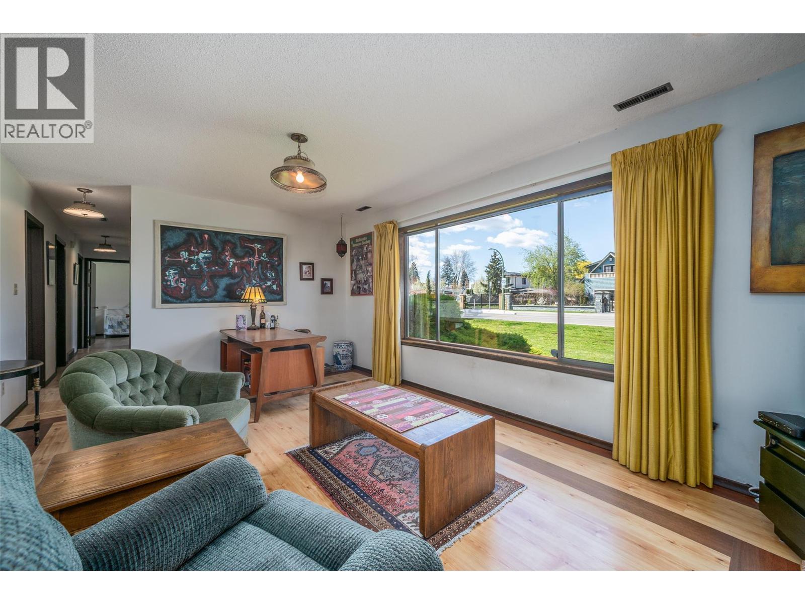 Picture for 2681 Abbott  Street https://www.cirrealty.ca/reb/bc/2/10364612_26.jpg