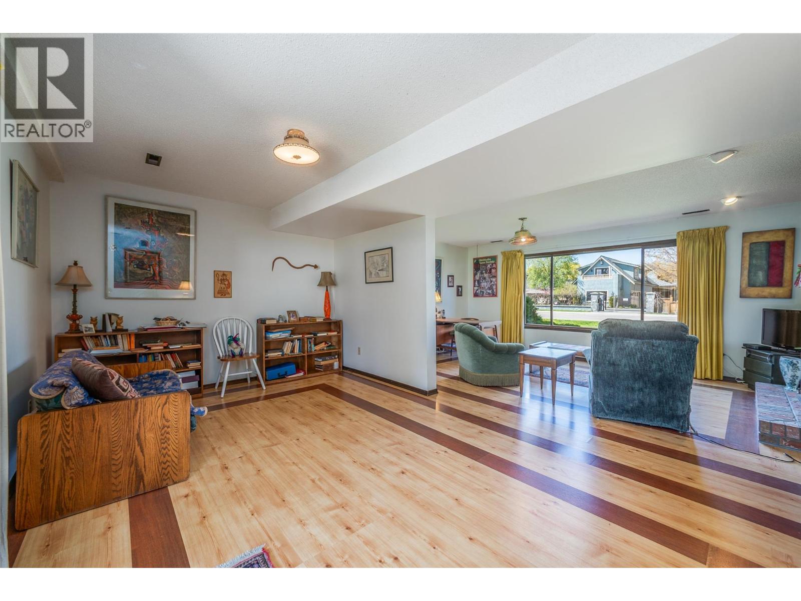 Picture for 2681 Abbott  Street https://www.cirrealty.ca/reb/bc/2/10364612_30.jpg