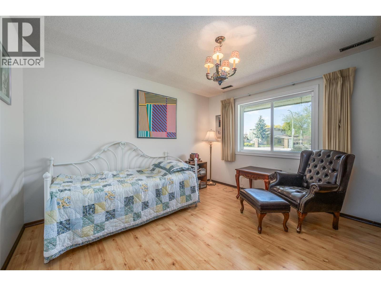 Picture for 2681 Abbott  Street https://www.cirrealty.ca/reb/bc/2/10364612_32.jpg