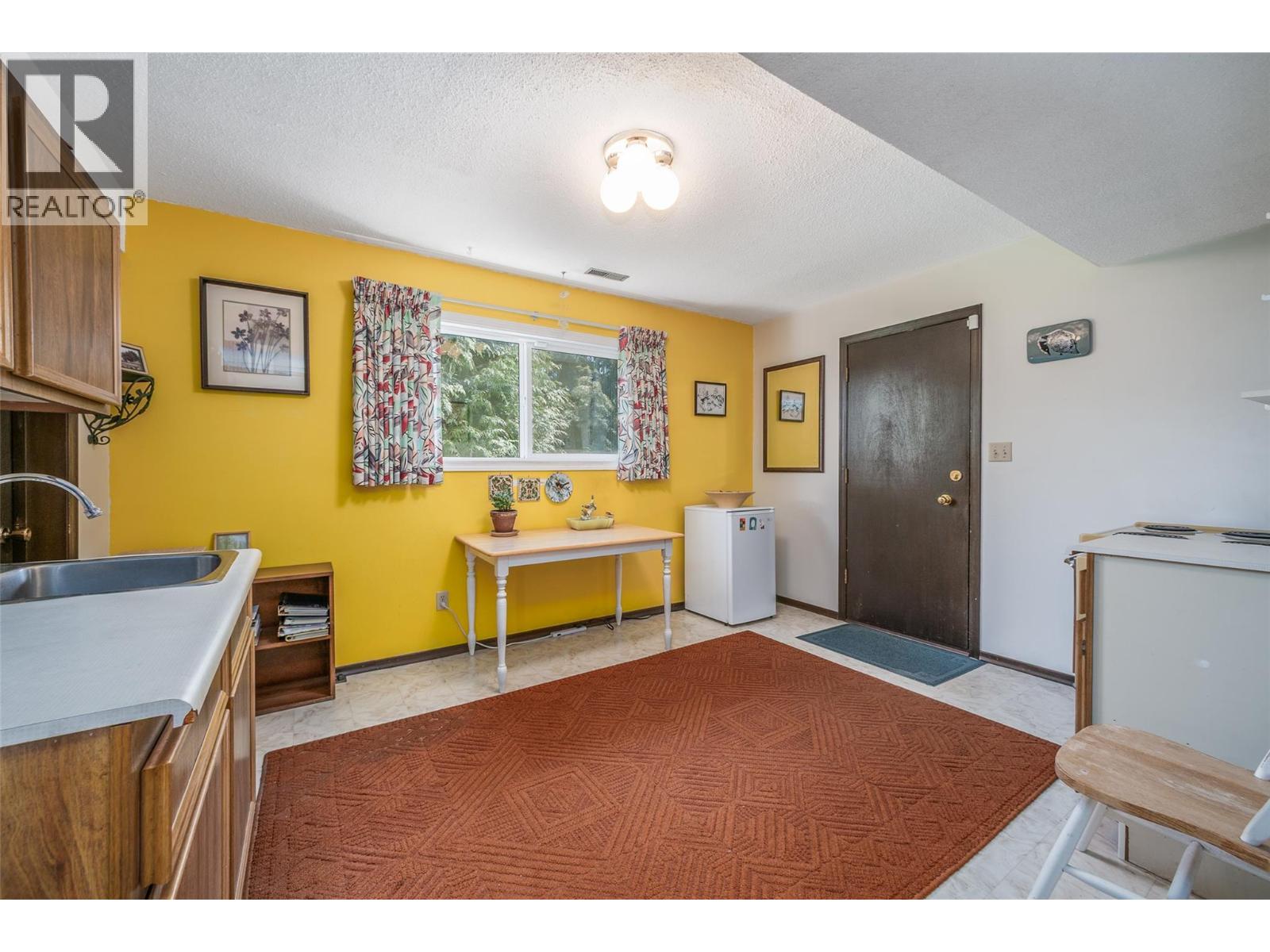 Picture for 2681 Abbott  Street https://www.cirrealty.ca/reb/bc/2/10364612_35.jpg