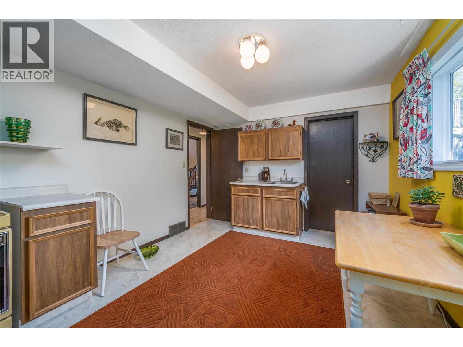 Picture for 2681 Abbott  Street https://www.cirrealty.ca/reb/bc/2/10364612_36.jpg