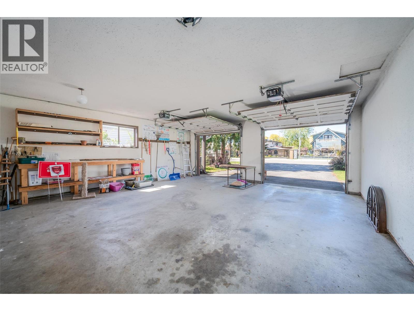 Picture for 2681 Abbott  Street https://www.cirrealty.ca/reb/bc/2/10364612_38.jpg