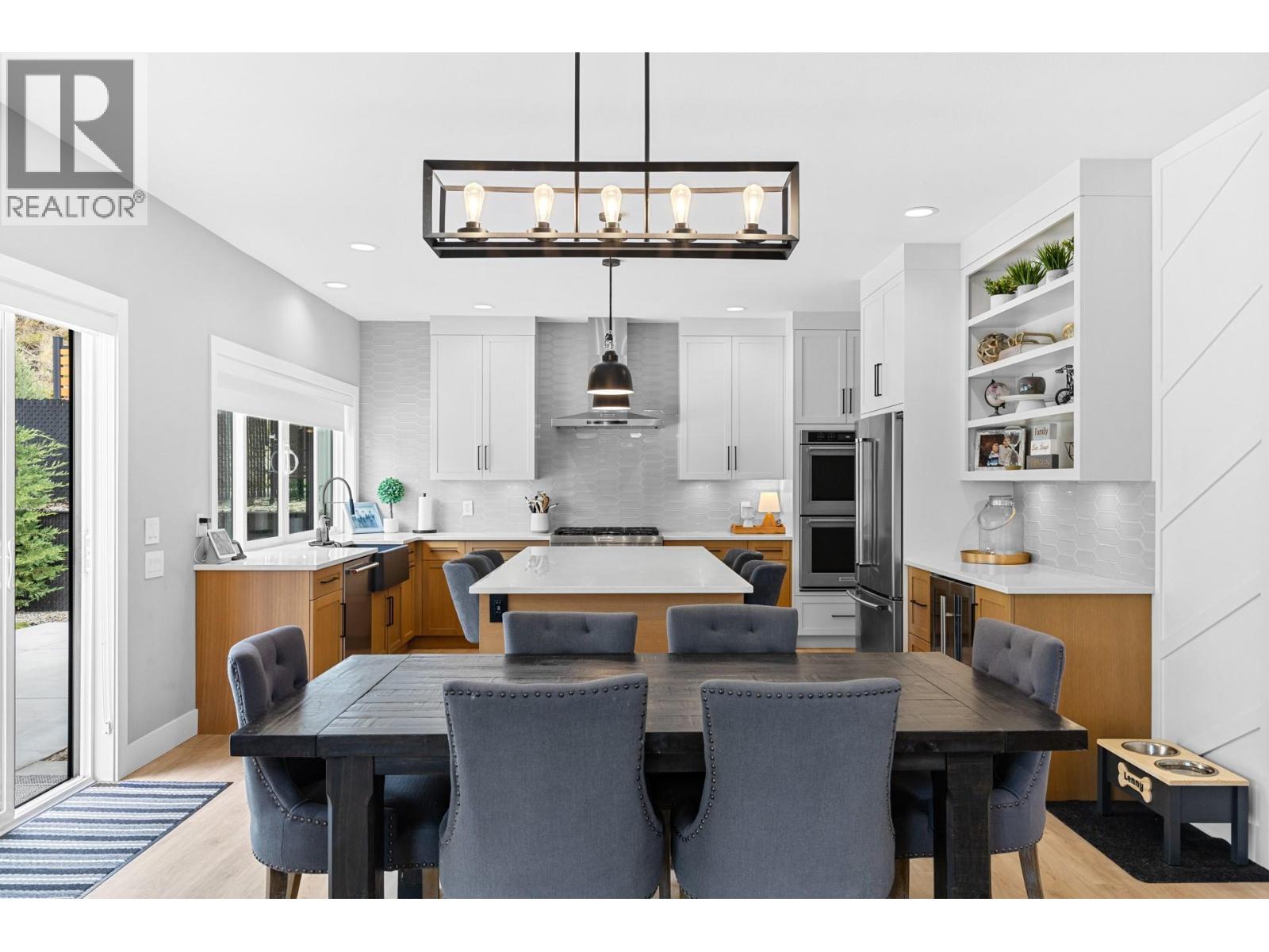 Picture for 174 Echo Ridge  Drive https://www.cirrealty.ca/reb/bc/2/10364702_11.jpg