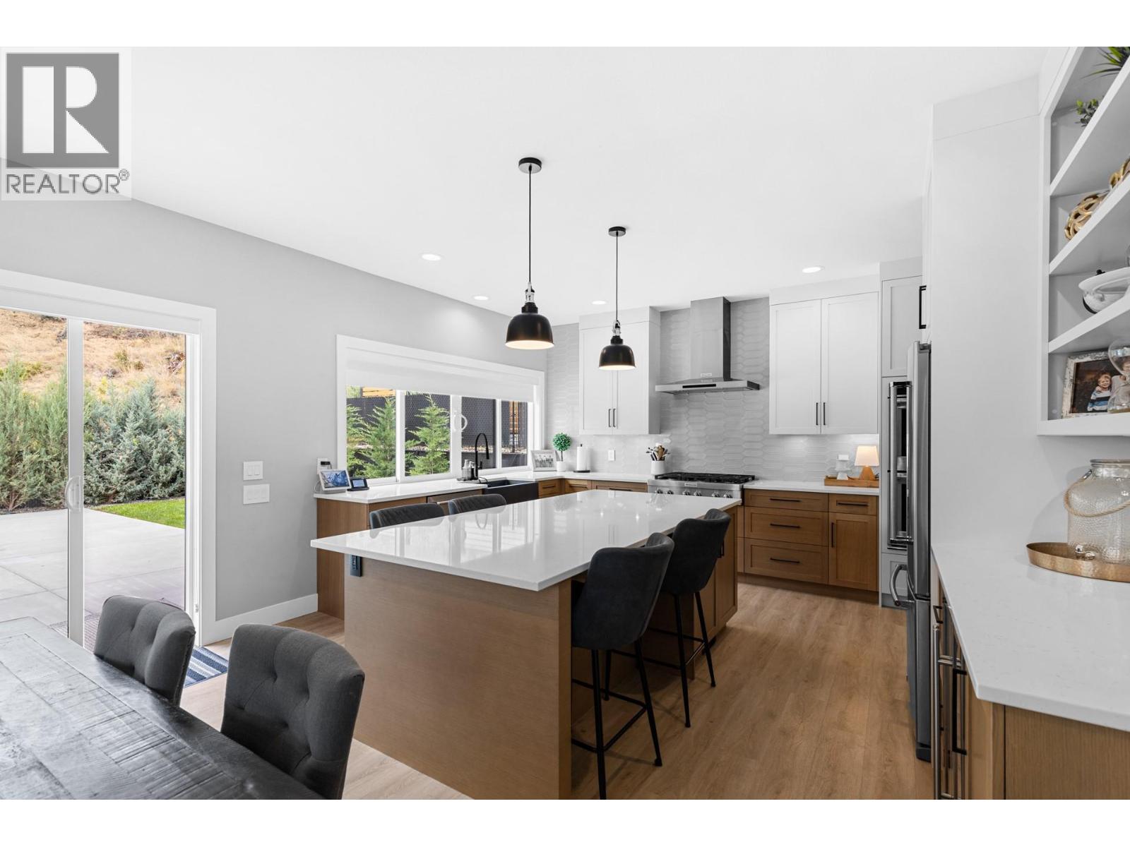 Picture for 174 Echo Ridge  Drive https://www.cirrealty.ca/reb/bc/2/10364702_13.jpg