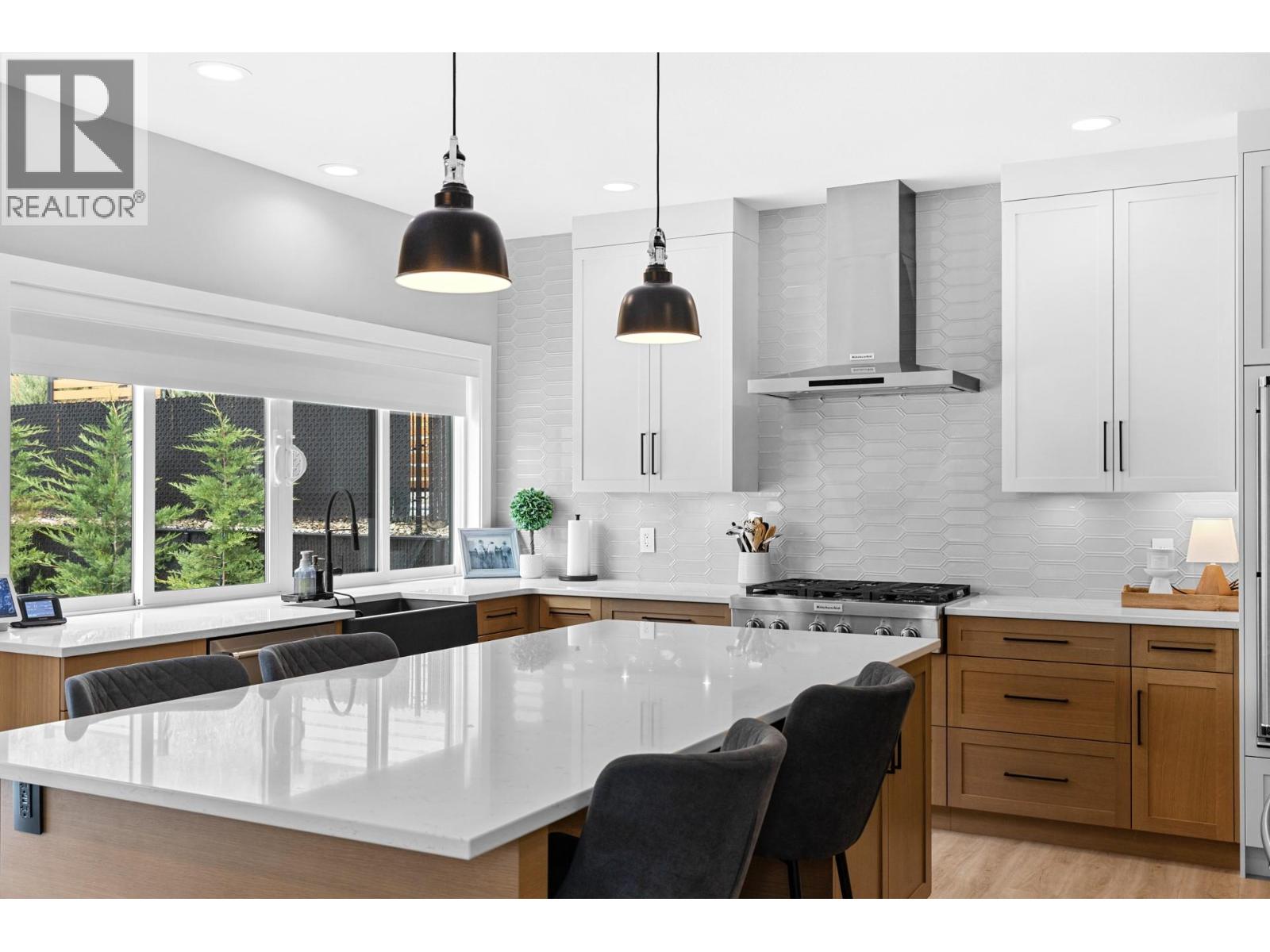 Picture for 174 Echo Ridge  Drive https://www.cirrealty.ca/reb/bc/2/10364702_14.jpg