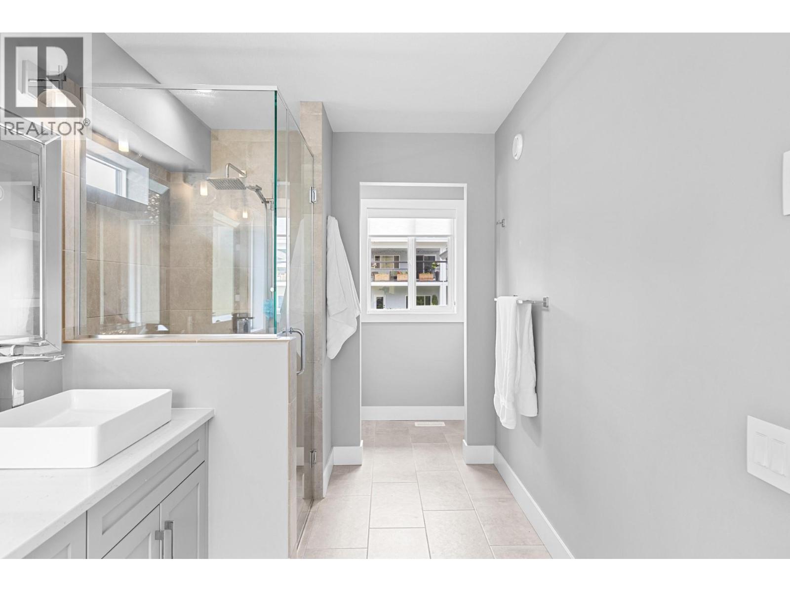 Picture for 174 Echo Ridge  Drive https://www.cirrealty.ca/reb/bc/2/10364702_35.jpg