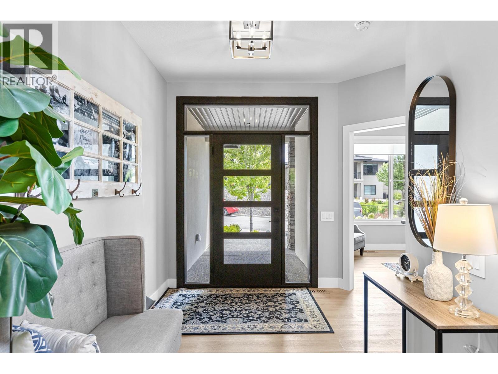 Picture for 174 Echo Ridge  Drive https://www.cirrealty.ca/reb/bc/2/10364702_7.jpg