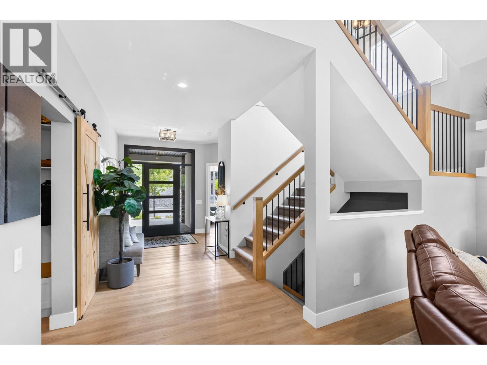 Picture for 174 Echo Ridge  Drive https://www.cirrealty.ca/reb/bc/2/10364702_9.jpg