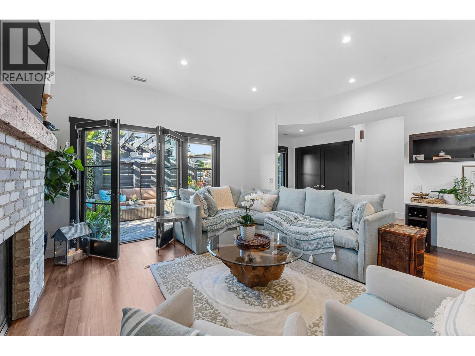 Picture for 2693 Gore  Street https://www.cirrealty.ca/reb/bc/2/10364752_12.jpg