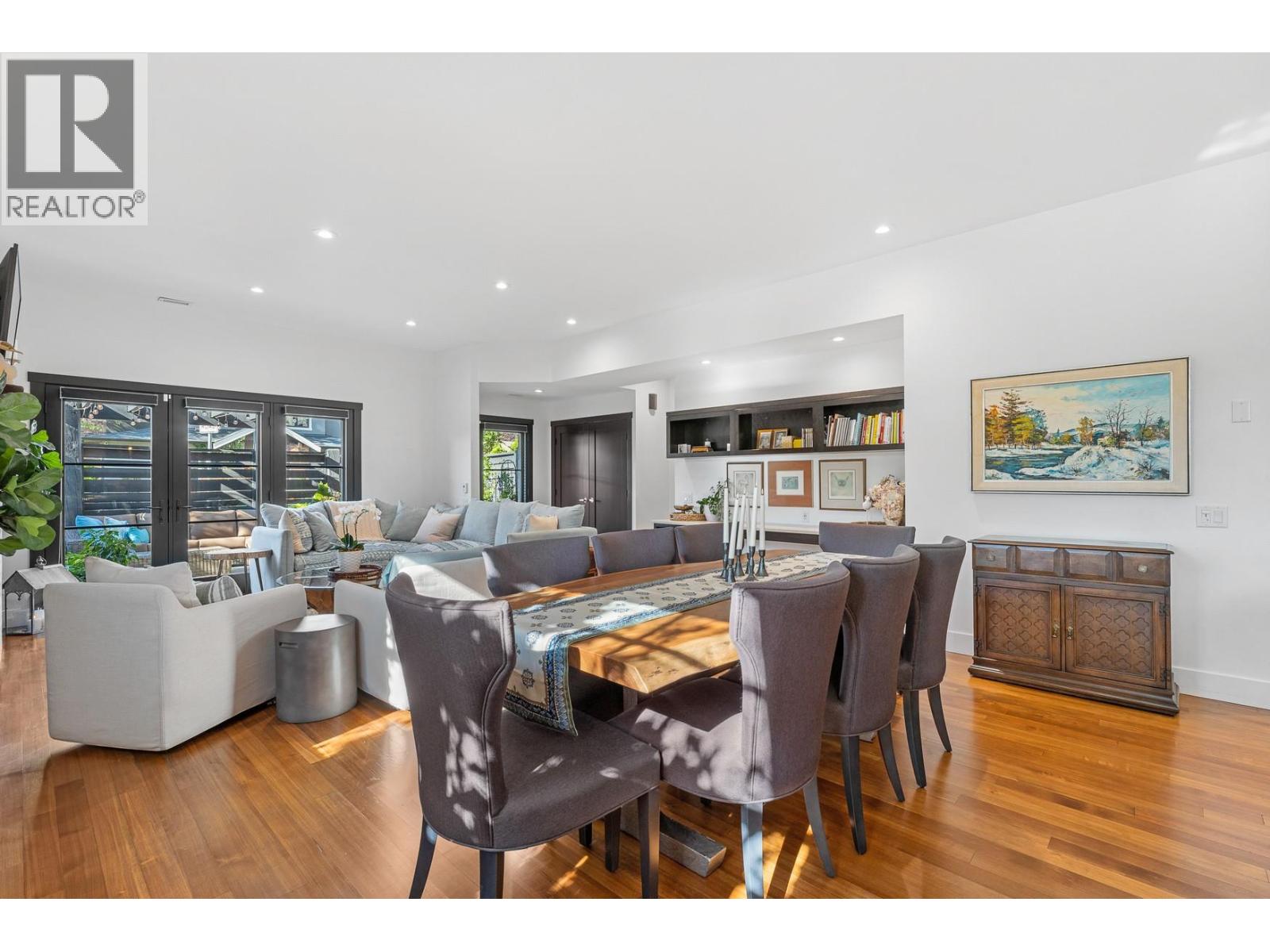 Picture for 2693 Gore  Street https://www.cirrealty.ca/reb/bc/2/10364752_14.jpg