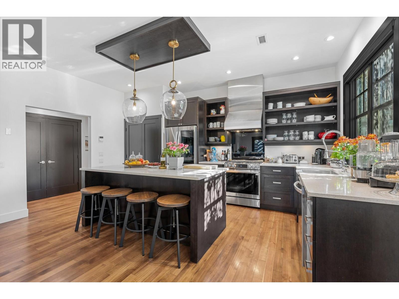 Picture for 2693 Gore  Street https://www.cirrealty.ca/reb/bc/2/10364752_16.jpg