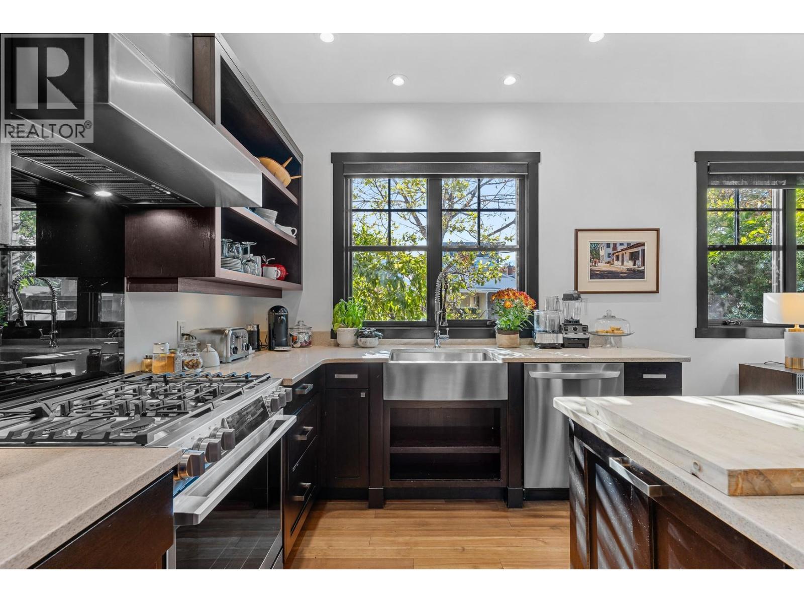 Picture for 2693 Gore  Street https://www.cirrealty.ca/reb/bc/2/10364752_17.jpg