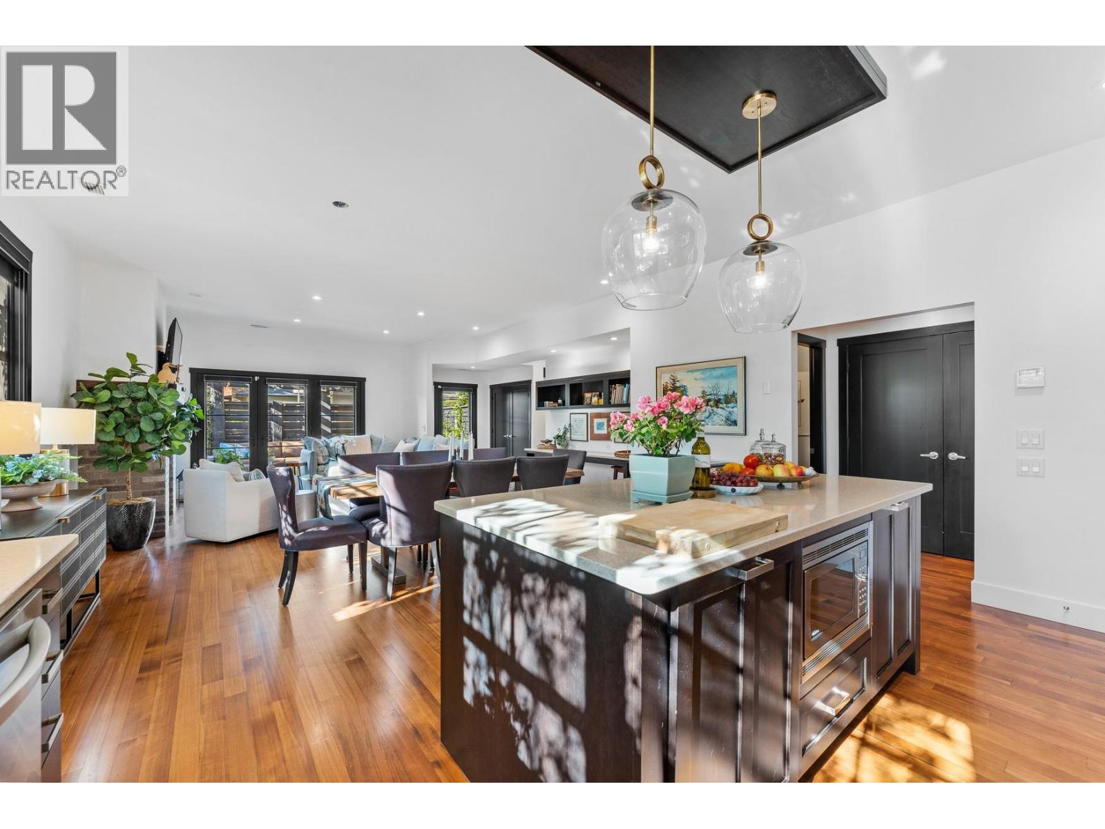 Picture for 2693 Gore  Street https://www.cirrealty.ca/reb/bc/2/10364752_19.jpg