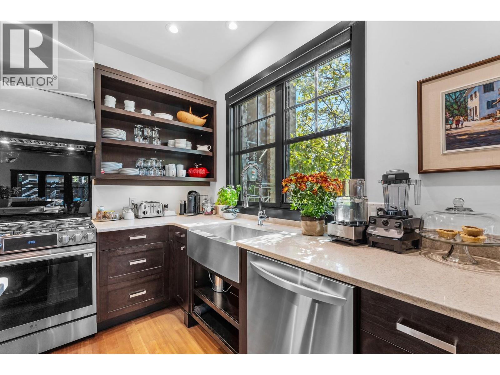 Picture for 2693 Gore  Street https://www.cirrealty.ca/reb/bc/2/10364752_20.jpg