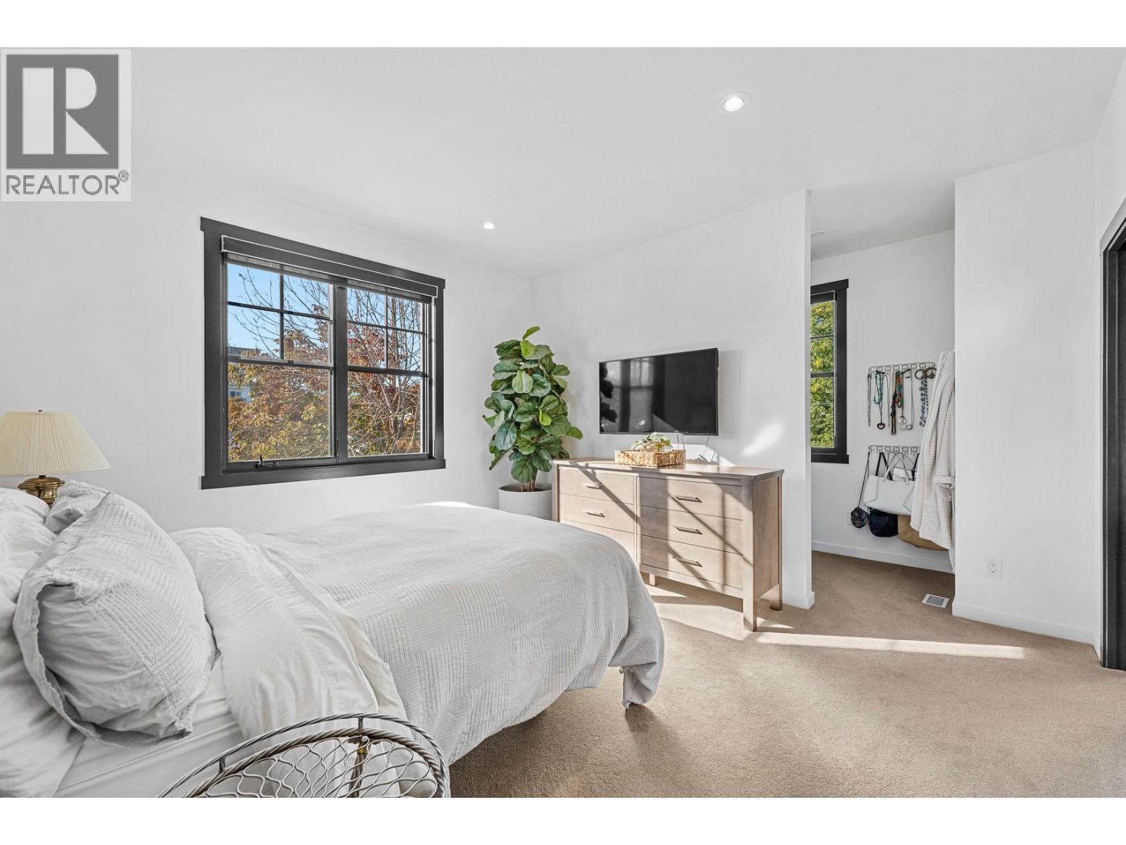 Picture for 2693 Gore  Street https://www.cirrealty.ca/reb/bc/2/10364752_23.jpg