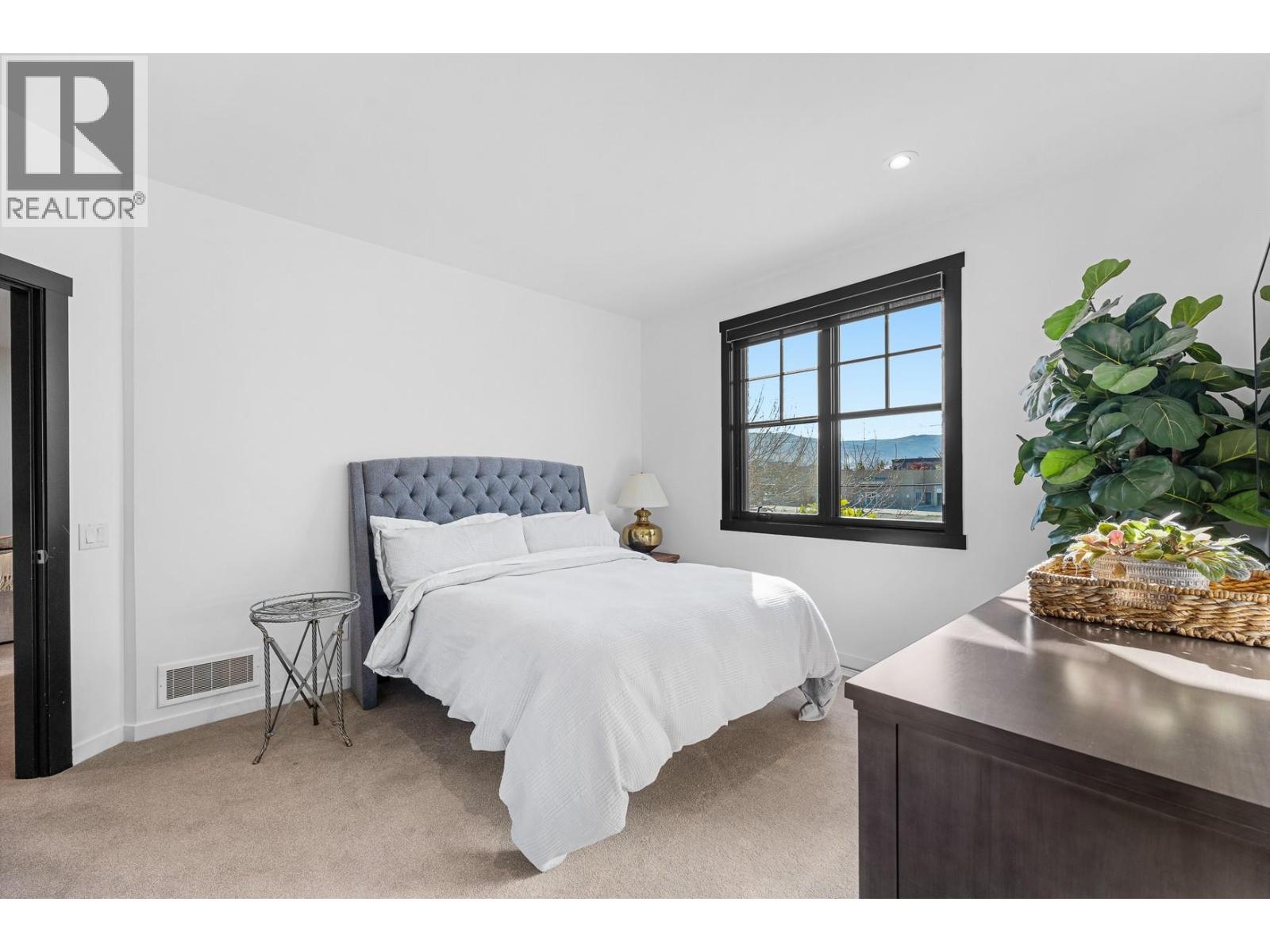 Picture for 2693 Gore  Street https://www.cirrealty.ca/reb/bc/2/10364752_24.jpg