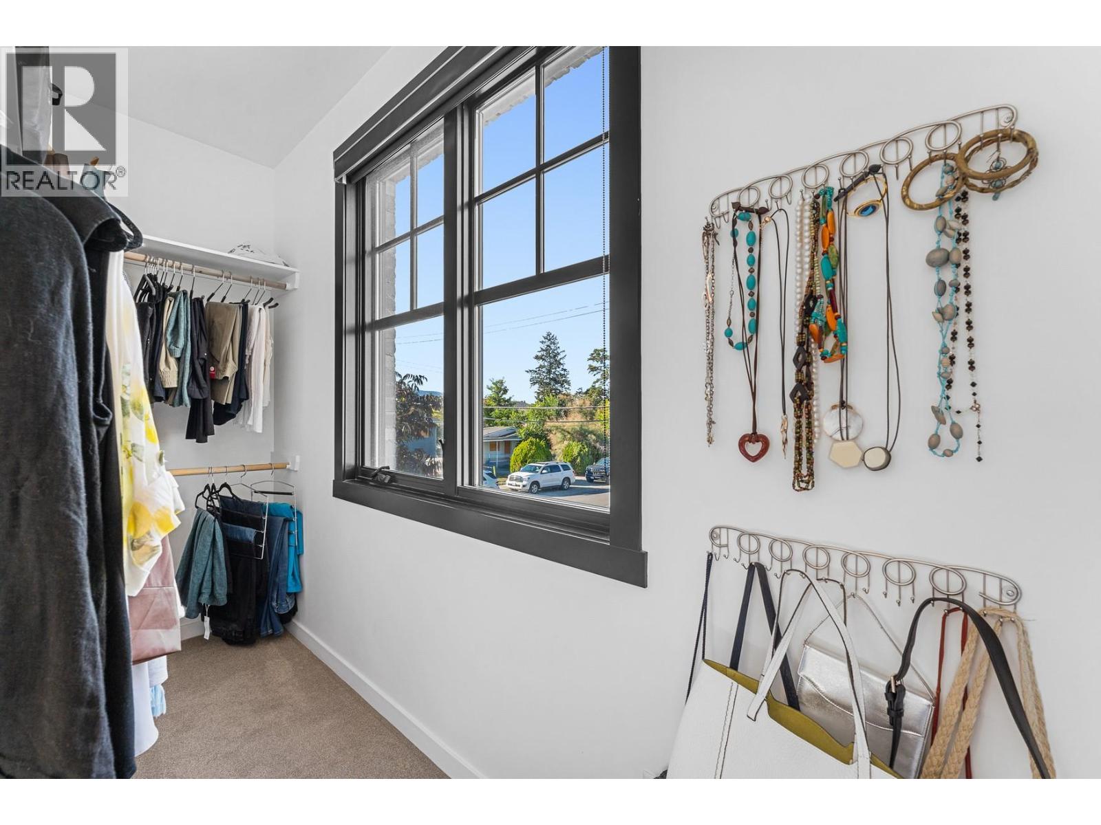 Picture for 2693 Gore  Street https://www.cirrealty.ca/reb/bc/2/10364752_25.jpg