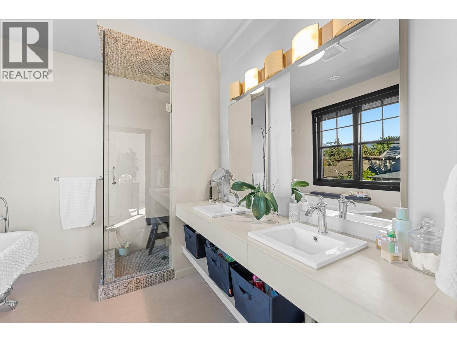 Picture for 2693 Gore  Street https://www.cirrealty.ca/reb/bc/2/10364752_27.jpg