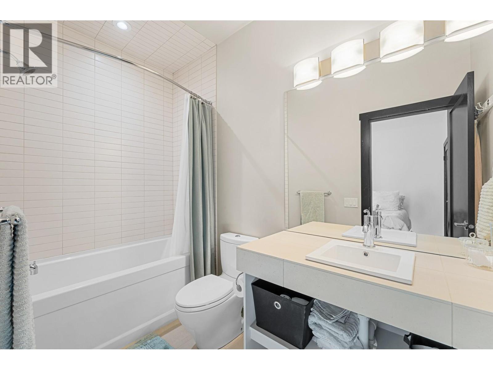 Picture for 2693 Gore  Street https://www.cirrealty.ca/reb/bc/2/10364752_31.jpg