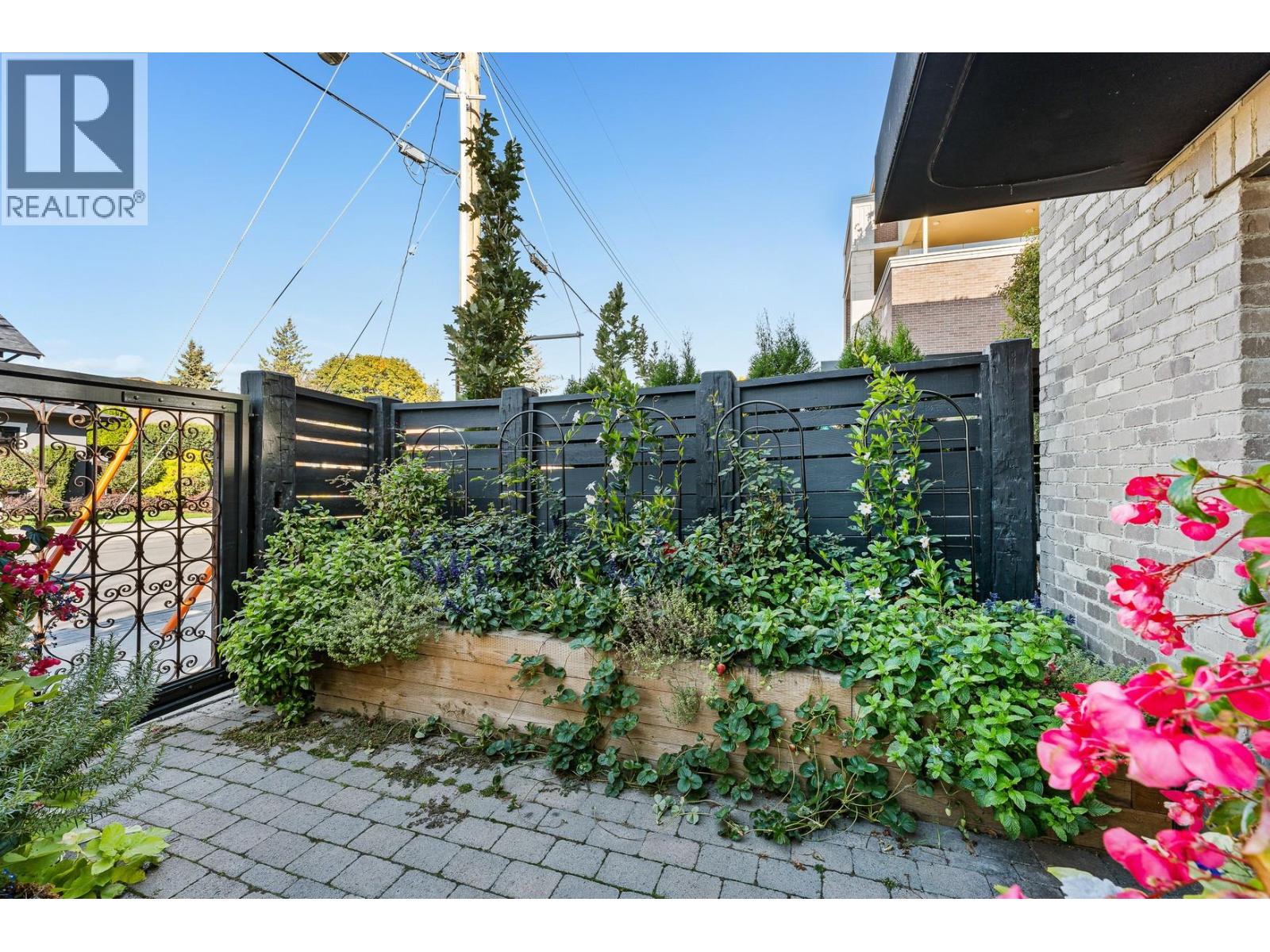 Picture for 2693 Gore  Street https://www.cirrealty.ca/reb/bc/2/10364752_36.jpg