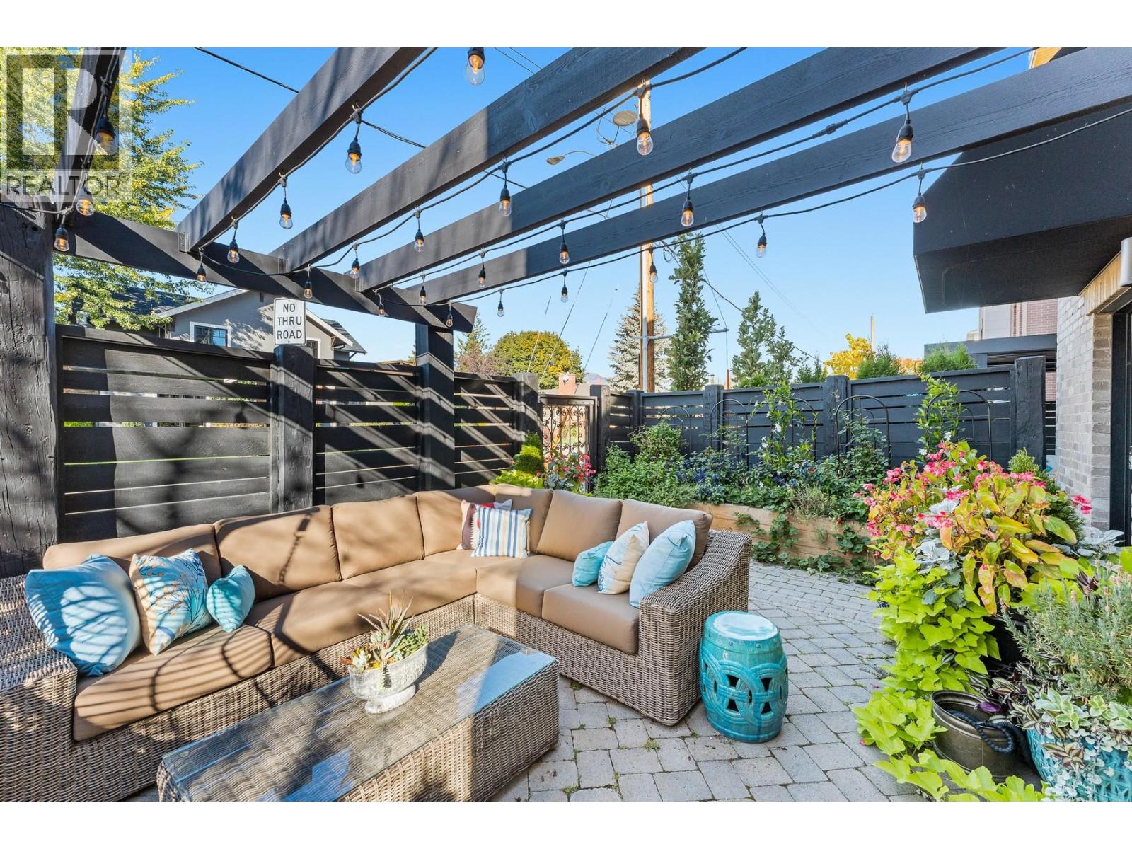 Picture for 2693 Gore  Street https://www.cirrealty.ca/reb/bc/2/10364752_7.jpg