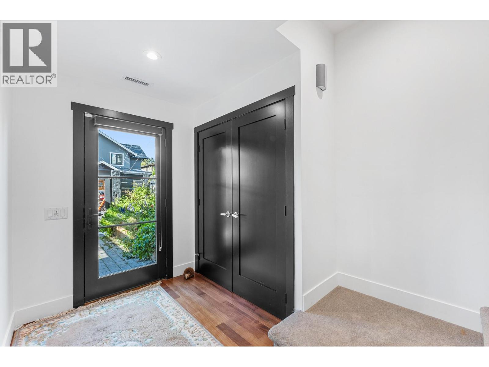 Picture for 2693 Gore  Street https://www.cirrealty.ca/reb/bc/2/10364752_8.jpg