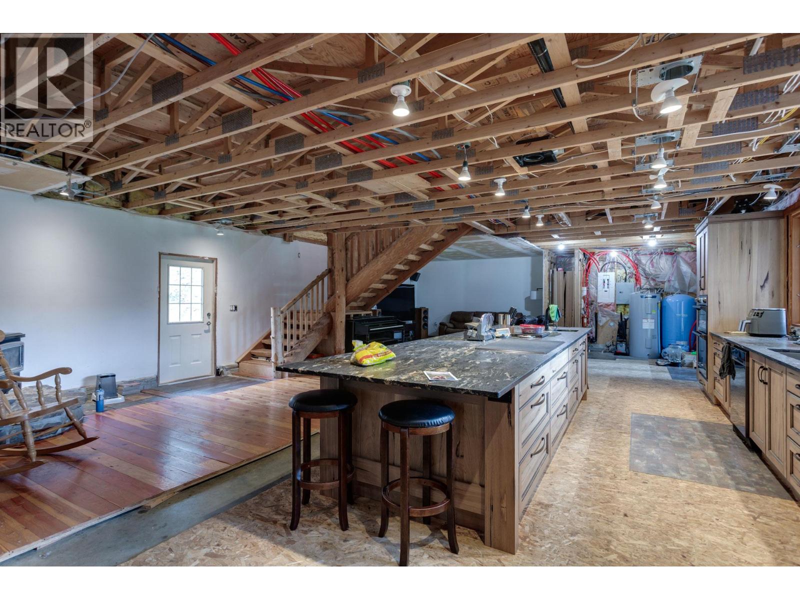 Picture for 8600 33  Highway https://www.cirrealty.ca/reb/bc/2/10365122_14.jpg