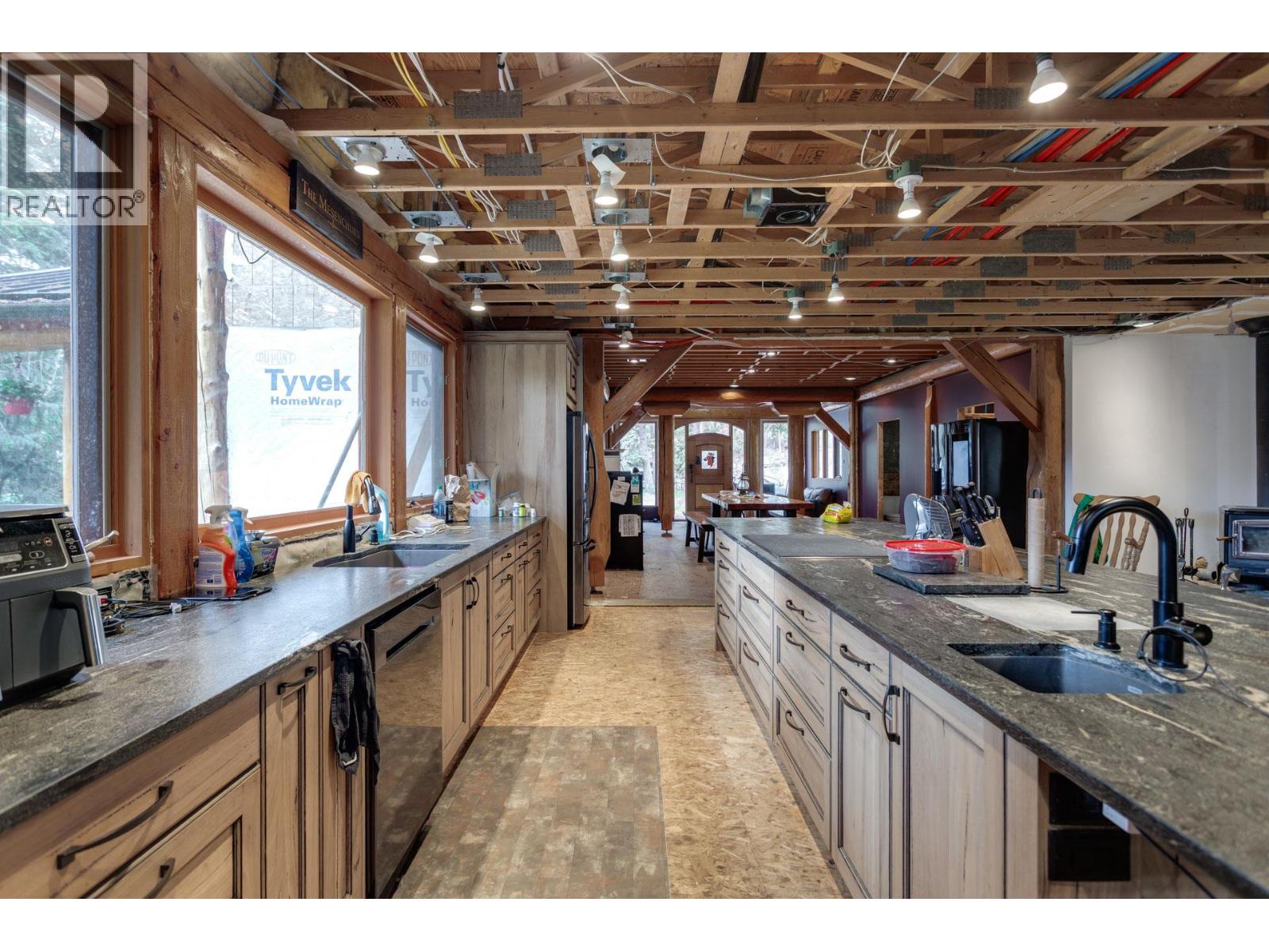 Picture for 8600 33  Highway https://www.cirrealty.ca/reb/bc/2/10365122_18.jpg