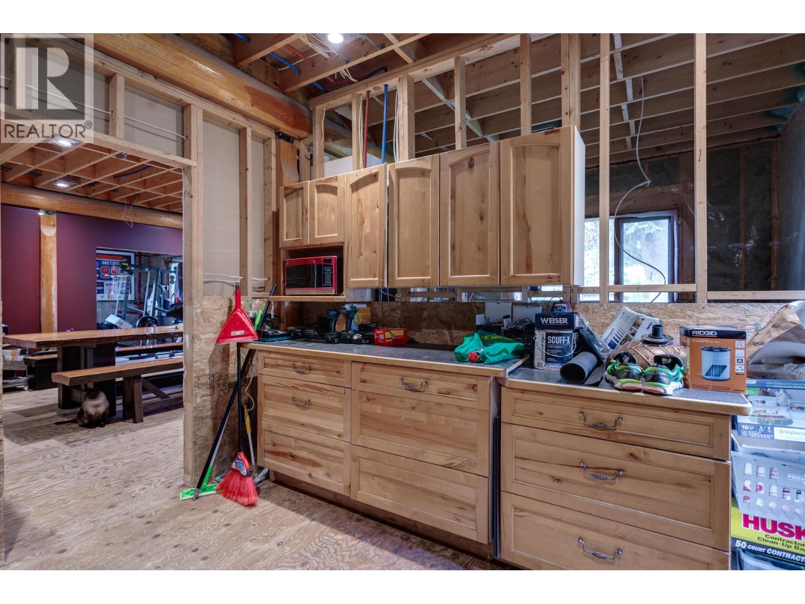 Picture for 8600 33  Highway https://www.cirrealty.ca/reb/bc/2/10365122_24.jpg