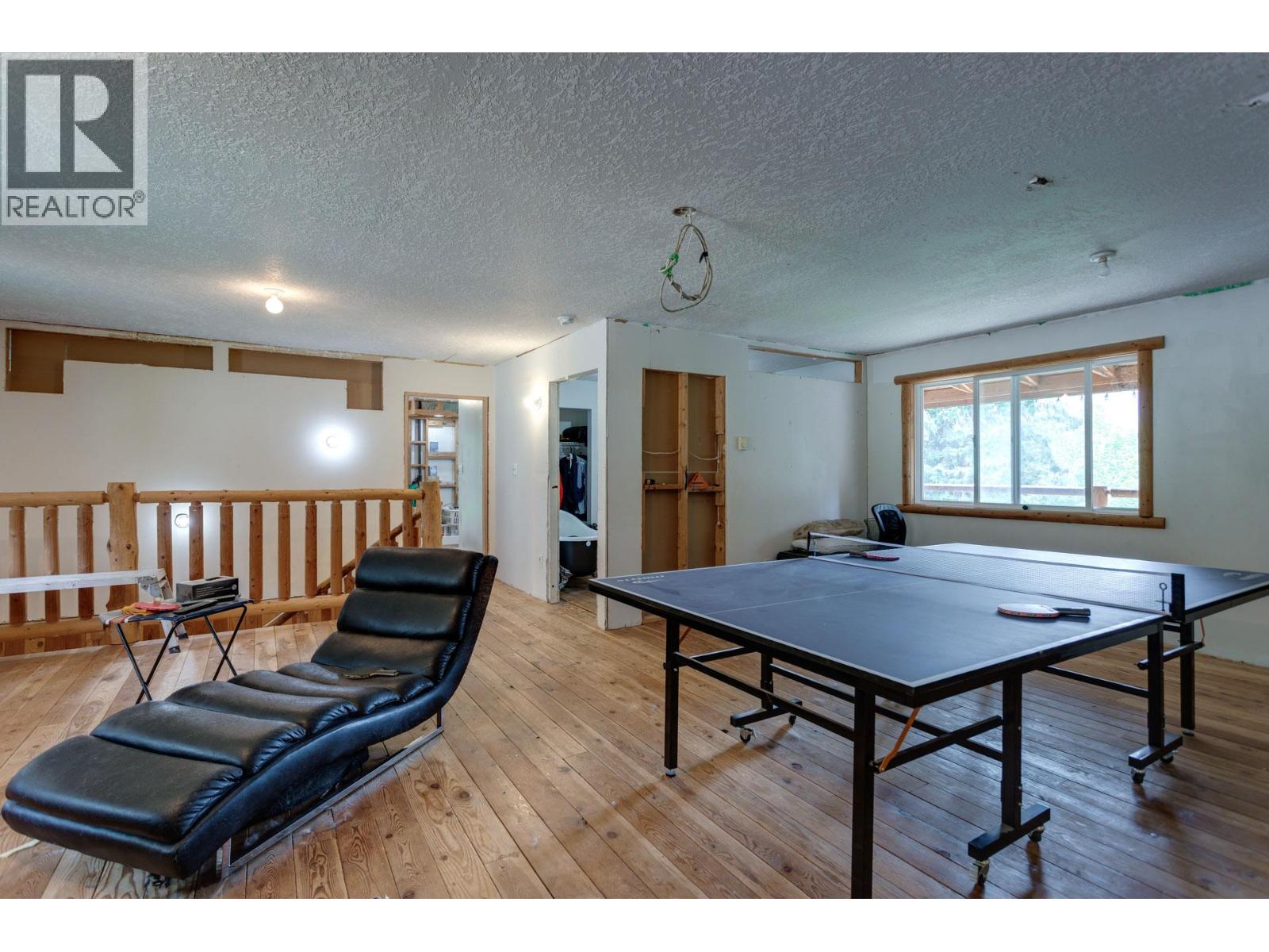 Picture for 8600 33  Highway https://www.cirrealty.ca/reb/bc/2/10365122_26.jpg
