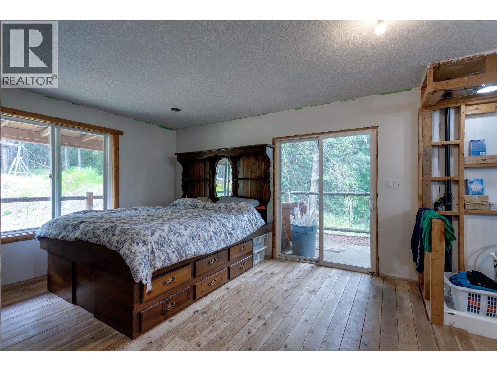 Picture for 8600 33  Highway https://www.cirrealty.ca/reb/bc/2/10365122_27.jpg