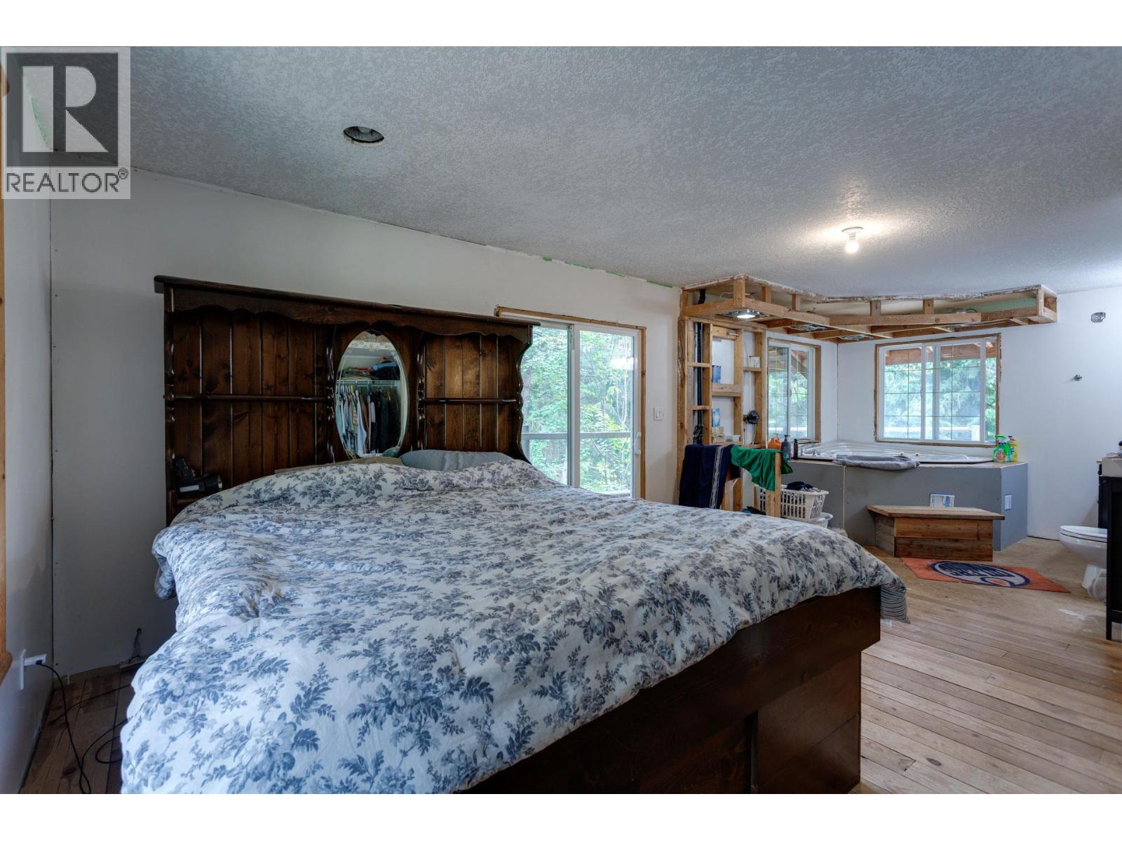 Picture for 8600 33  Highway https://www.cirrealty.ca/reb/bc/2/10365122_29.jpg