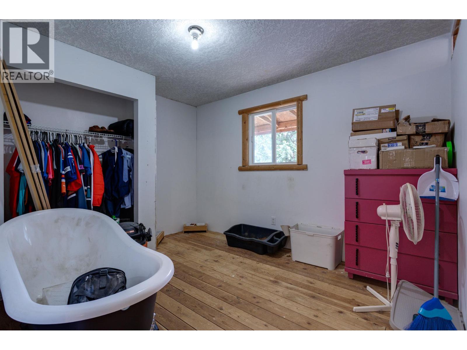 Picture for 8600 33  Highway https://www.cirrealty.ca/reb/bc/2/10365122_32.jpg