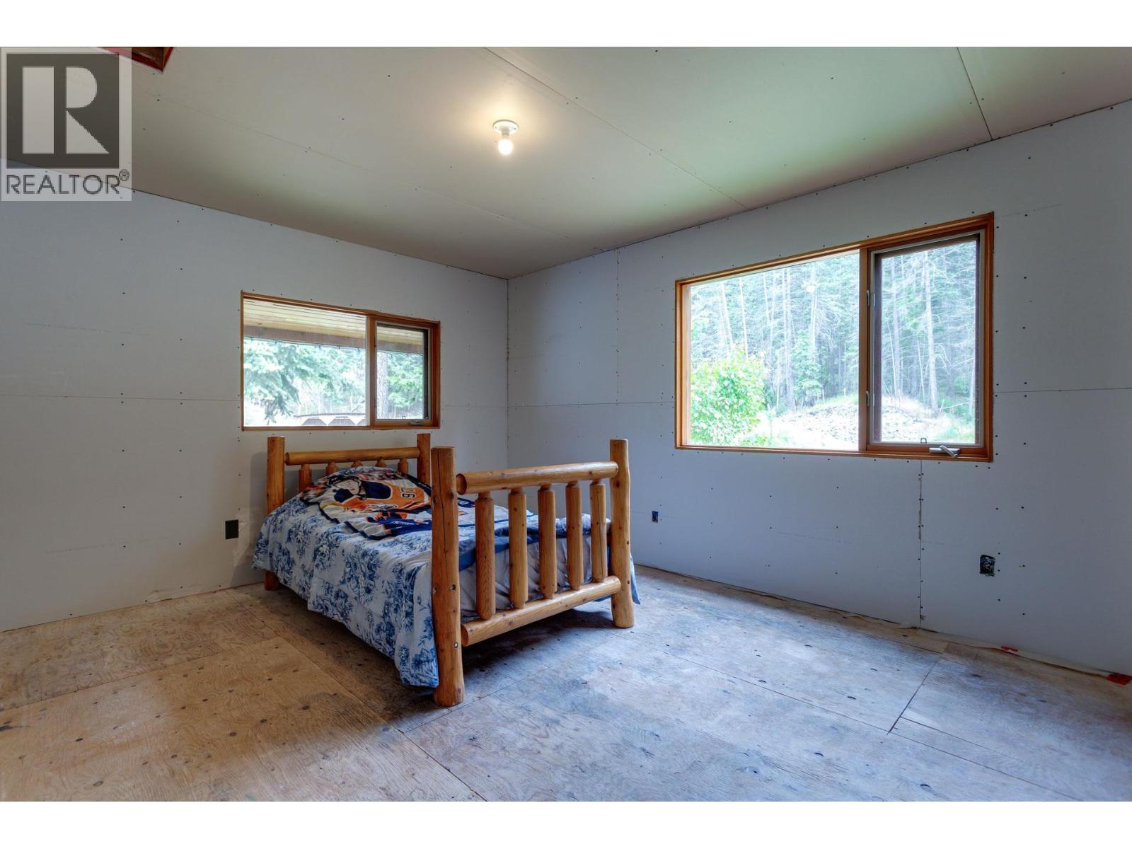 Picture for 8600 33  Highway https://www.cirrealty.ca/reb/bc/2/10365122_34.jpg